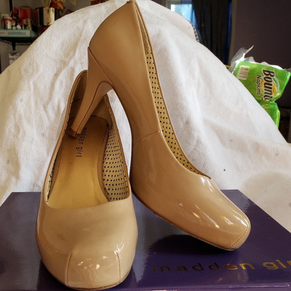 Madden Girl Gettaa Nude Heels Size 8